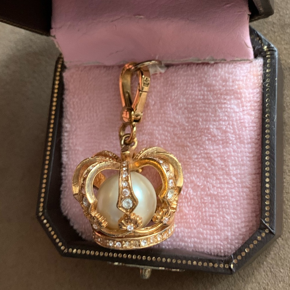 NIB NEW RARE JUICY COUTURE CROWN PEARL DOME CHARM BRACELET